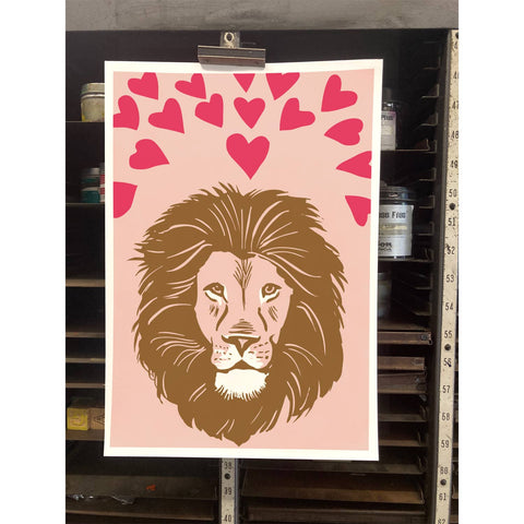 RLO-157 Lion with Hearts